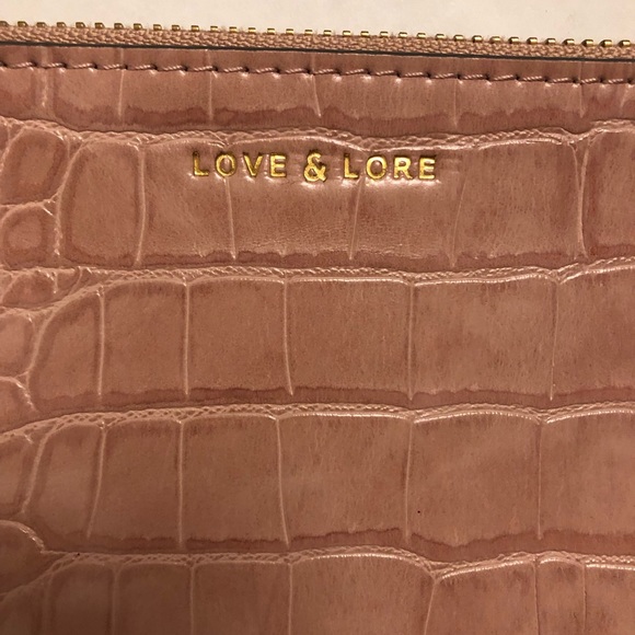 Love & Lore Pink Faux Alligator Skin Wristlet (NWOT) - Picture 2 of 4